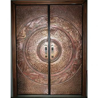 銅雕板門